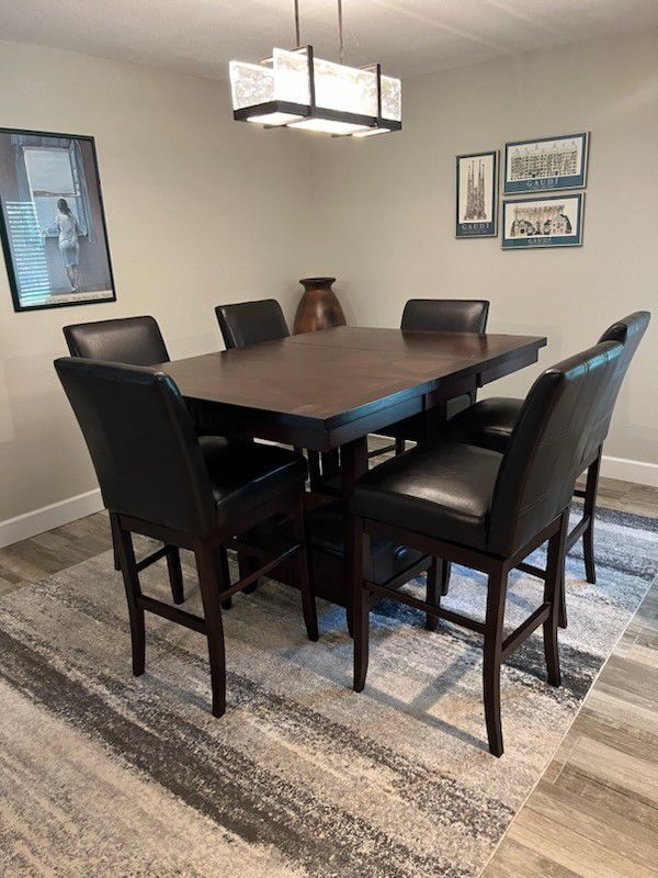 Wooden Dining Room Table With 6 Swivel Chairs 