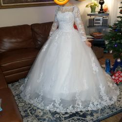 Wedding dress. Ballgown, size 4-8. NEW.