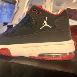New In Box -JORDAN MAX AURA 2