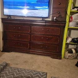 6 Drawer Dresser With 3 Smaller Drawers 