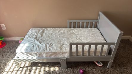 Toddler bed
