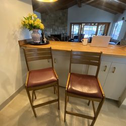 2 counter bar stools 
