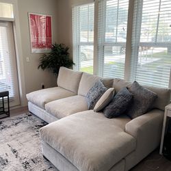 Super Comfy Sectional Couch For Sale - Houston, TX for Sale in
