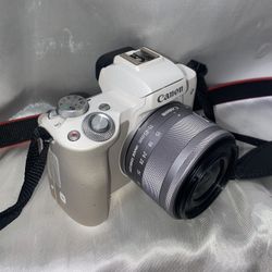 Canon EOS M50 Mirrorless Camera with 15-45mm Lens in Mint Condition