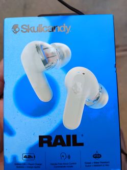 Skullcandy Rail wireless headphones (Read Description)