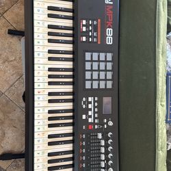 AKAI MPK88 