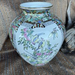 Beautiful Vase With Birds 