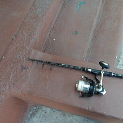 It's a carp fishing Rod It's 12 feet 15 lb line But can make it short Only used it for two weeks Rod in real good condition It's meant for carp n Cat