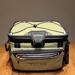 Deep Freeze Cooler (30 can)