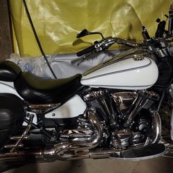 Yamaha Xv1900 Stratoliner Bike