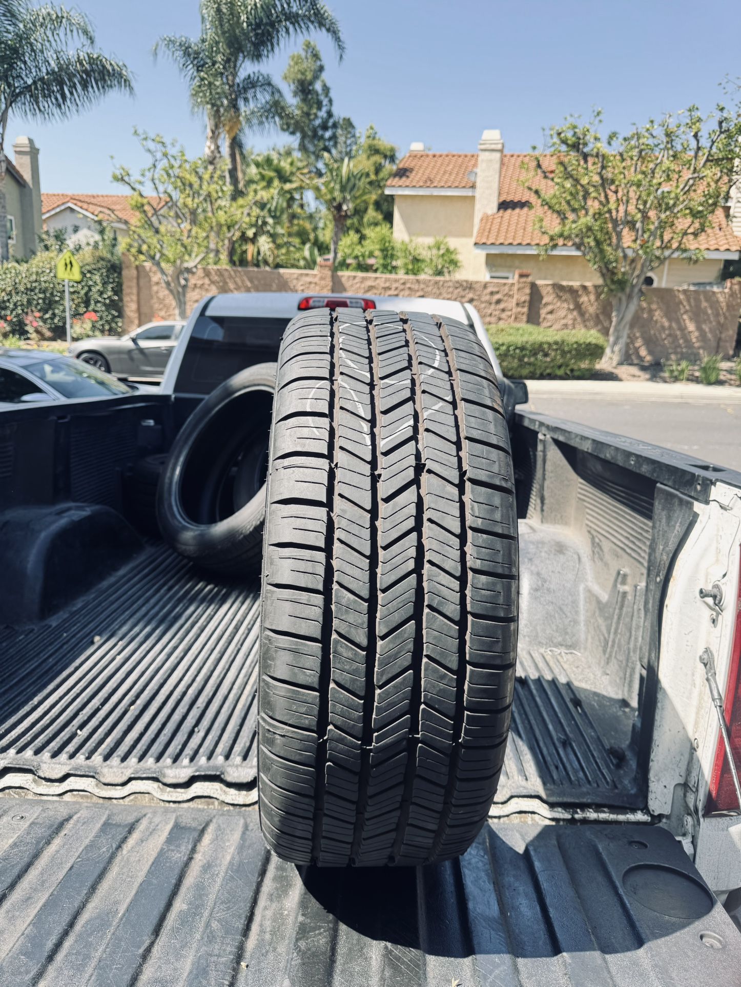 275/55/20 Goodyear Eagle LS2 Like New Condition Single
