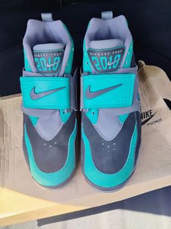 Nikes deion sanders brand new