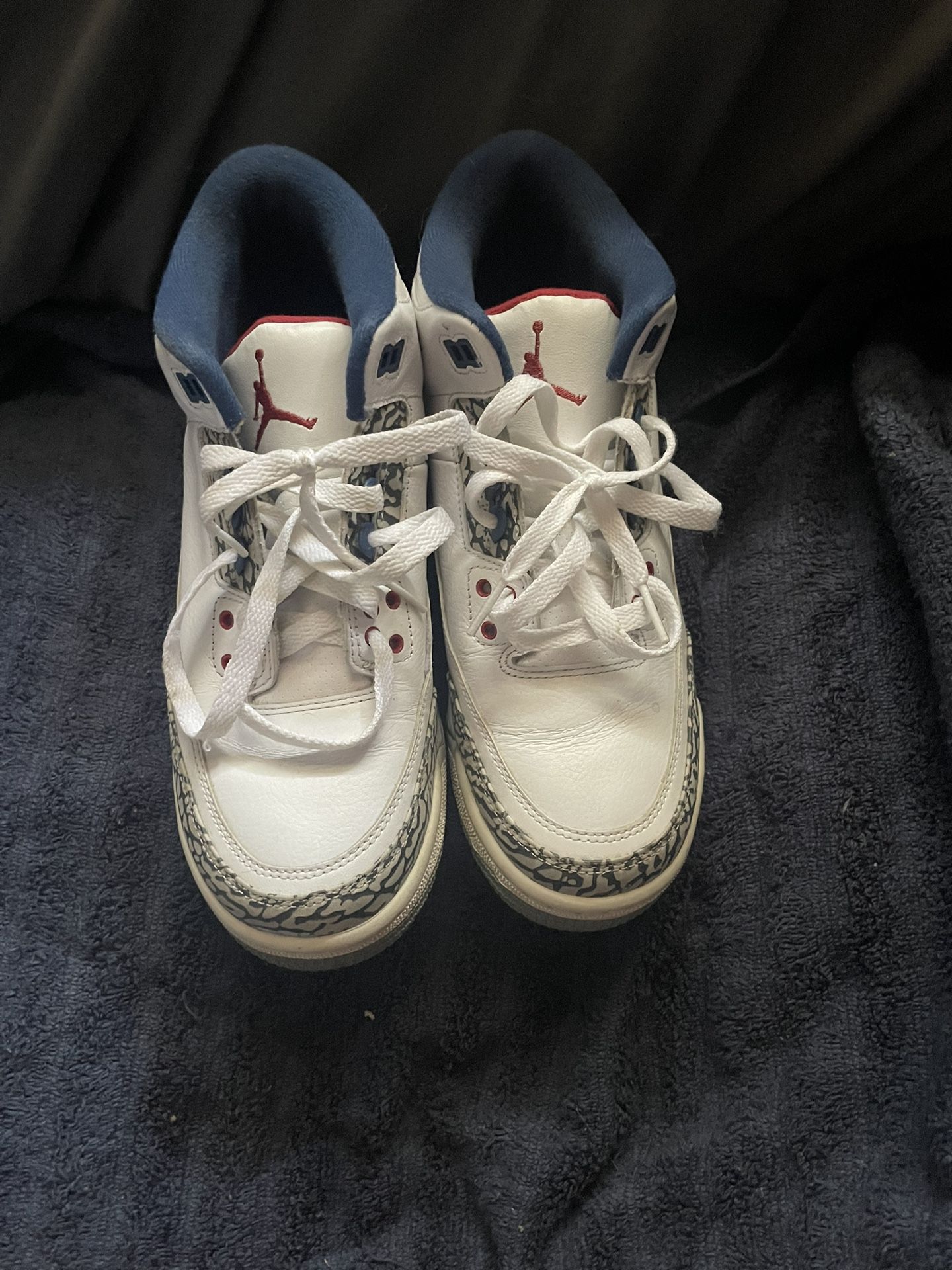 Retro Jordan 3s True Blues 7y