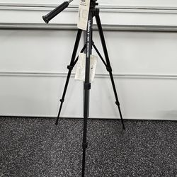 This item is a Velbon S-600 Photo/Video Tripod.  Type: 3-section aluminum tripod with a pan/tilt head. Usage: Designed for both still photography and