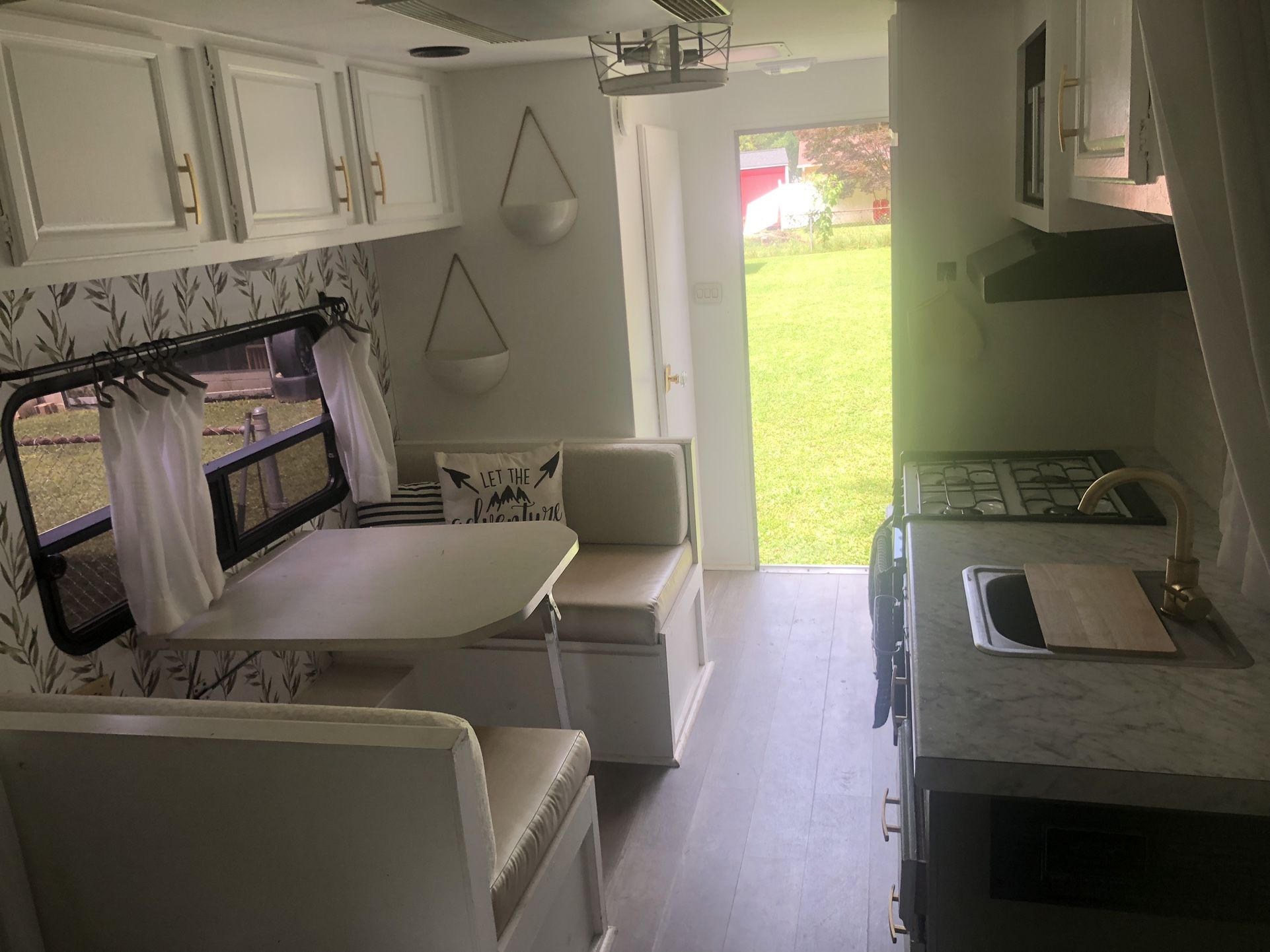 OPEN TO OFFERS Completely remodeled 1993 Terry Resort CT 17ft Camper