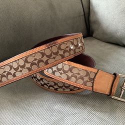 Coach Signature Logo Leather Belt 41.5”