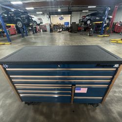 Snap-on 68” Box With Power