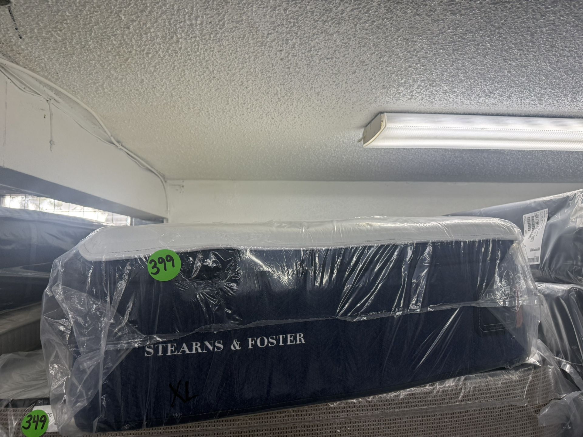 TWIN XL STEARNS & FOSTER MATTRESS & BOX SPRING BED SET