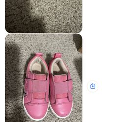 Little Girls Ugg Sneakers 8 1/2