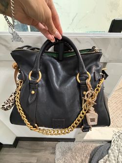 Dooney & Bourke Lg Black Florentine handbag