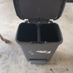 Small Kitchen Trash Can - Brand New