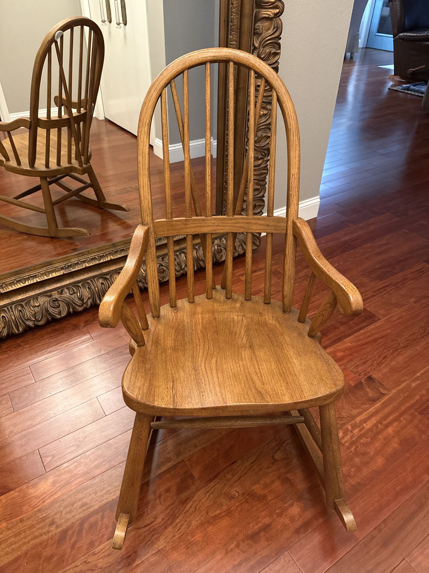 Windsor arm chair rocker
