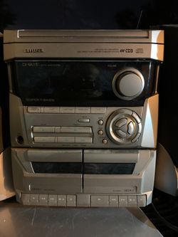 Aiwa Stereo System 3 CD Changer / Double Deck Cassettes AM/FM
