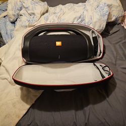 Brand New JBL BOOMBOX 2  Perfect Condition  Nice Hardcase