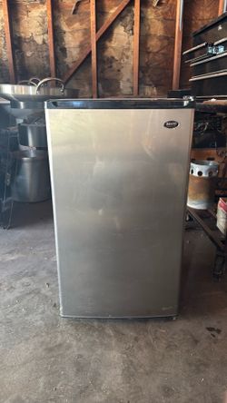Sanyo Stainless Steal Mini Fridge