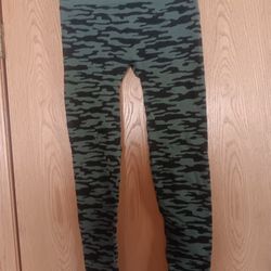 Women's Size Small 3/5, No Boundaries Leggings 