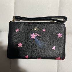 Good condition gorgeous coach wallet very pretty😍