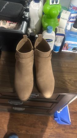 Cream Boots 8W