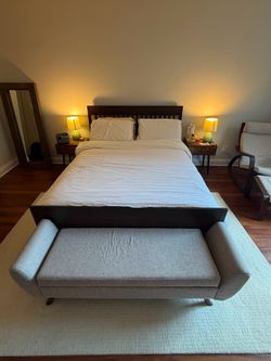 Modern Bedroom Bench – Good Condition