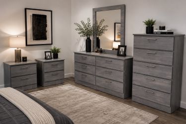 Dresser whit mirror, chest and 2 nightstands - Cómoda con espejo , gavetero y 2 mesitas de noche