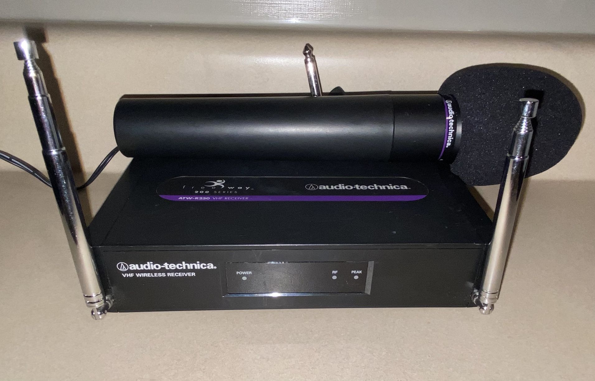 Audio Technica FreeWay 200 Series Wireless VHF Receiver ATW-R250 and Mic Microphone ATW-T202