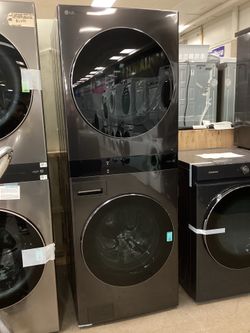 LG WashTower Smart 4.5 cu.ft. Front Load Washer and 7.4 cu.ft. Gas Dryer in Black Steel New Scratch and Dent