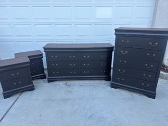 Refinished Modern 4 piece bedroom set