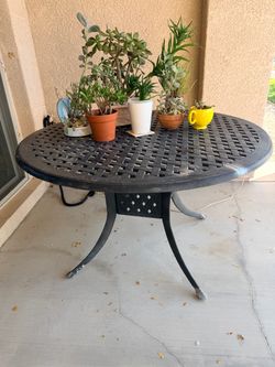 Round Cast Aluminum Patio Dining Table