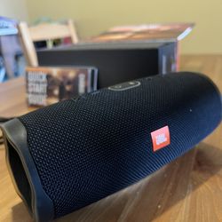 JBL Charge 4 - Like New 