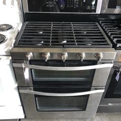 Whirlpool Freestanding Double Oven Gas Range 