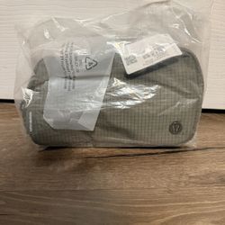 Lululemon Everywhere Belt Bag  Olive Green Unisex Crossbody Fanny Pack NWT