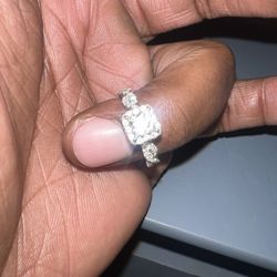 1 And A Half Carrots White Gold And Diamond 💍from Kays jewelry Have Papers 📑 And Everything Brand New 