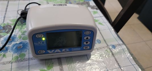 KCI Medical VAC Freedom used for parts only has power cord Selling Cheap PARTS see pictures