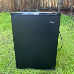 Haier Mini-fridge (2.7 cu. ft.)