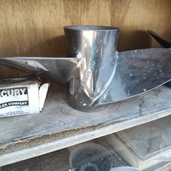 New Mirage Propeller 17 Pitch With Hub. Kit