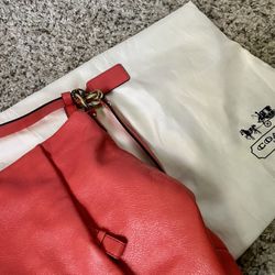 Bolsa De Piel Marca Coach, Es Original . Solo Se Uso Un Par De Veces.