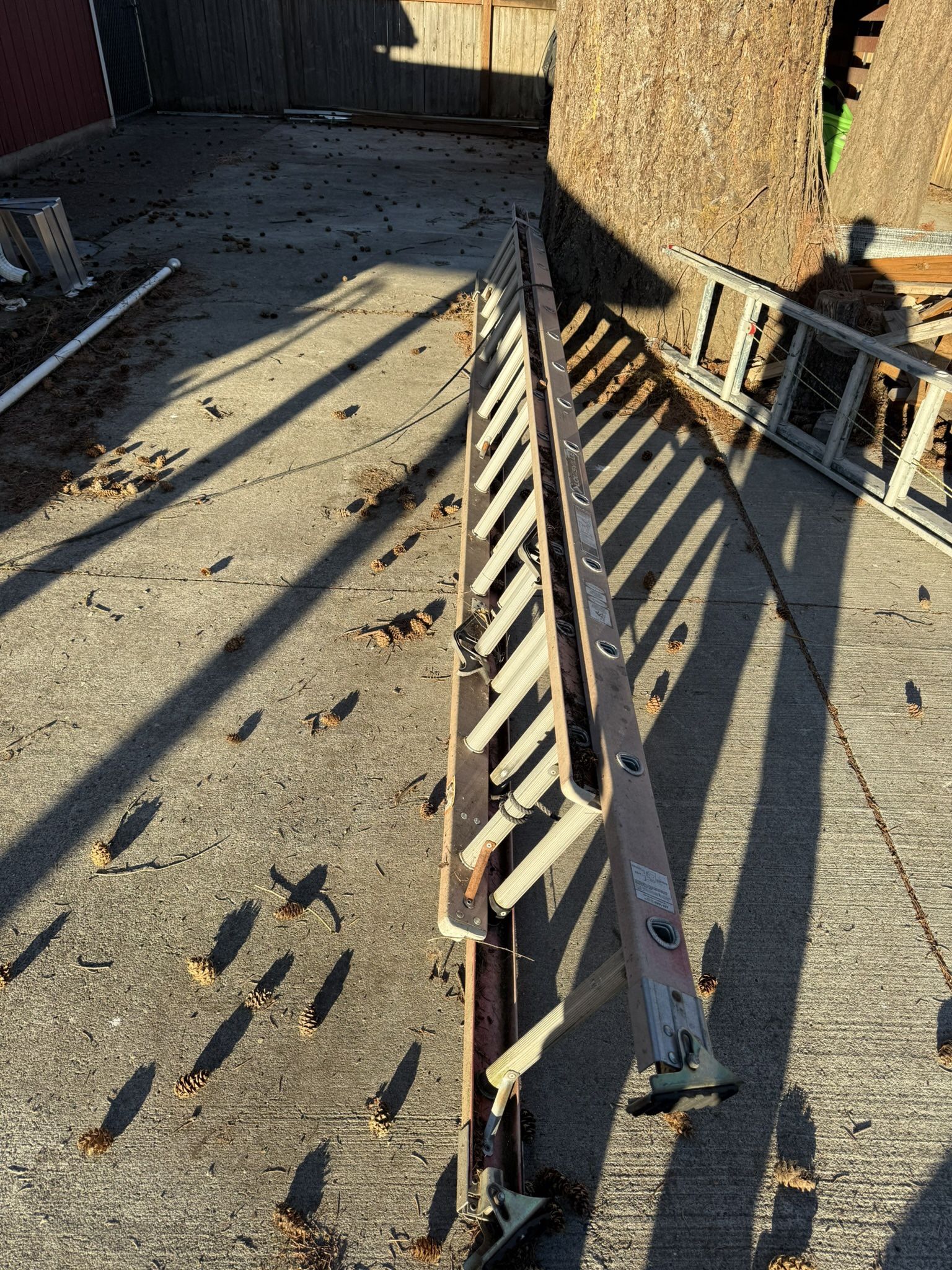 28ft Fiberglass Ladder