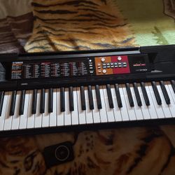 YAMAHA Psr F51