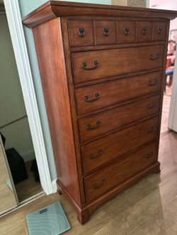 Chest of drawers
