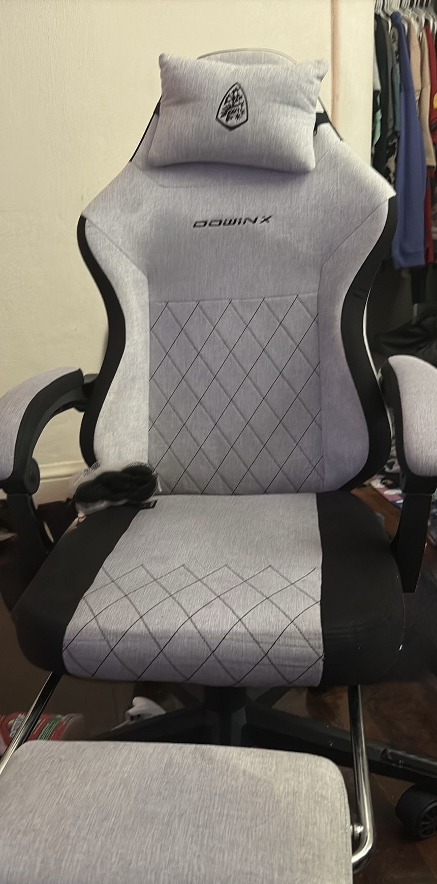 Gaming Chair With Vibrating Pillow